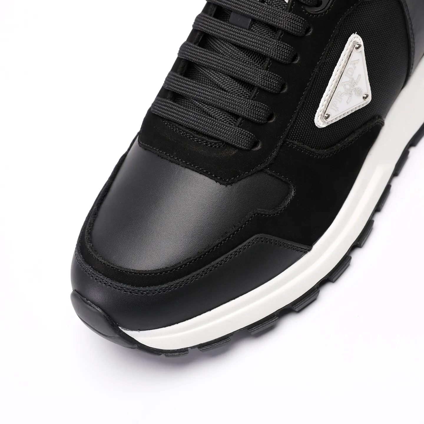 Batch 580 [PRADA] Men's shoes are popular in the counter, official website synchronization, high-quality shipments. Fabric: original cowhide with snakeskin. Lining: cowhide feet + cowhide lining. Outsole: original TPU + foam. Size: 38-46